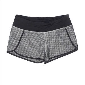 LULULEMON chevron gray shorts size 6